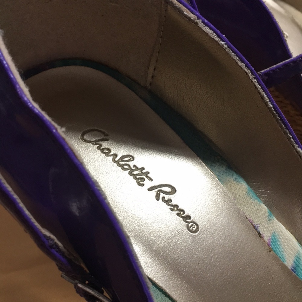CHARLOTTE RUSSE SANDALS - Picture 2 of 7